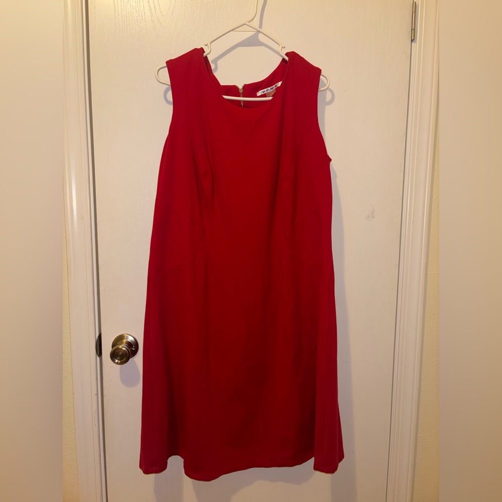 SLEEVELESS RED SHEATH DRESS